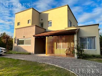 Casa · 245m² · 6 Ambientes · 2 Cocheras · Casa en Venta Sobre Lote Interno en Santa Teresa - Villanueva.