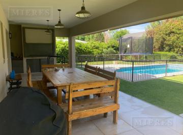 Casa · 250m² · 5 Ambientes · 2 Cocheras · Casa en Venta - Santa Barbara