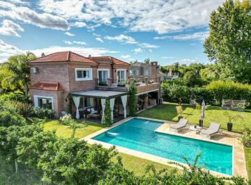 Casa · 240m² · 5 Ambientes · 1 Cochera · Apto Credito - Casa en Venta en Santa Barbara - Corredor Bancalari