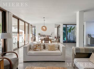 Casa · 243m² · 7 Ambientes · 4 Cocheras · Casa en Venta en Barbarita - Corredor Bancalari