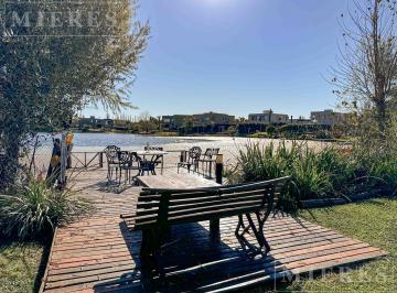 Casa · 360m² · 7 Ambientes · 2 Cocheras · Casa en Venta a La Laguna en Santa Catalina, Villanueva.