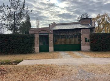 Casa · 228m² · 5 Ambientes · 1 Cochera · Venta de Casa en Las Paredes, San Rafael Mendoza. Id: