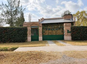 Casa · 228m² · 5 Ambientes · 1 Cochera · Venta de Casa en Las Paredes, San Rafael Mendoza. Id: