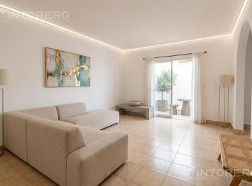 Casa · 210m² · 6 Ambientes · 2 Cocheras · Casa en Venta de 6 Ambientes con Patio en El Palomar.