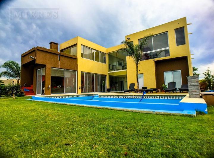 Casa · 450m² · 7 Ambientes · 2 Cocheras