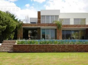 Casa · 403m² · 5 Ambientes · 4 Cocheras · Casa en Alquiler Anual Sobre Lote Al Agua en Santa Barbara