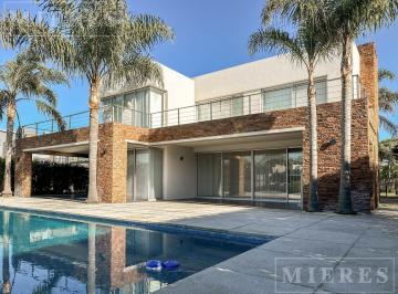 Casa · 403m² · 6 Ambientes · 4 Cocheras · Casa en Alquiler Anual Sobre Lote Al Agua en Santa Barbara