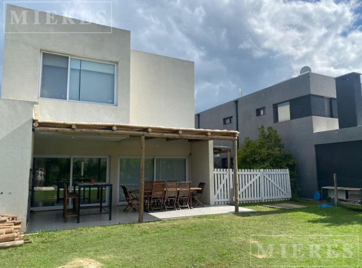Casa en venta en Vila Marina I · 4 ambientes