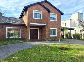 Casa · 220m² · 4 Ambientes · 2 Cocheras · Gran Oportunidad de Inversion! Casa en en Venta con Renta Hasta Julio 2026 en Sta Barbara