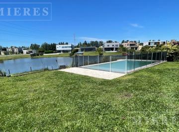 Casa · 137m² · Casa en Venta a La Laguna en San Benito, Villanueva.