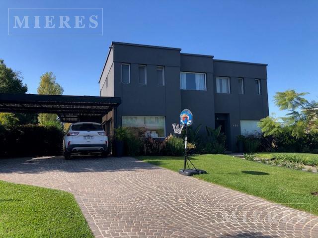 Casa en Venta Sobre Lote Interno en Santa Catalina, Villanueva.