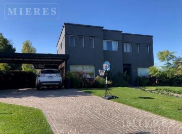Casa · 178m² · 4 Ambientes · 2 Cocheras · Casa en Venta Sobre Lote Interno en Santa Catalina, Villanueva.