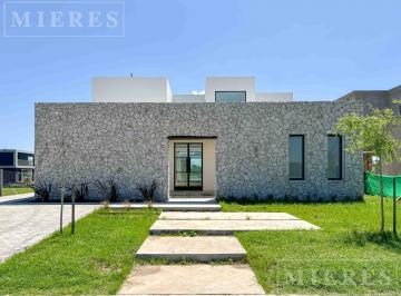 Casa · 223m² · 5 Ambientes · 2 Cocheras · Casa en Venta a La Laguna en El Barrio Santa Ana - Villanueva