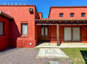 Casa · 210m² · 5 Ambientes · 2 Cocheras · Casa en Alquiler, Doble Lote Interno. San Isidro Labrador, Villanueva