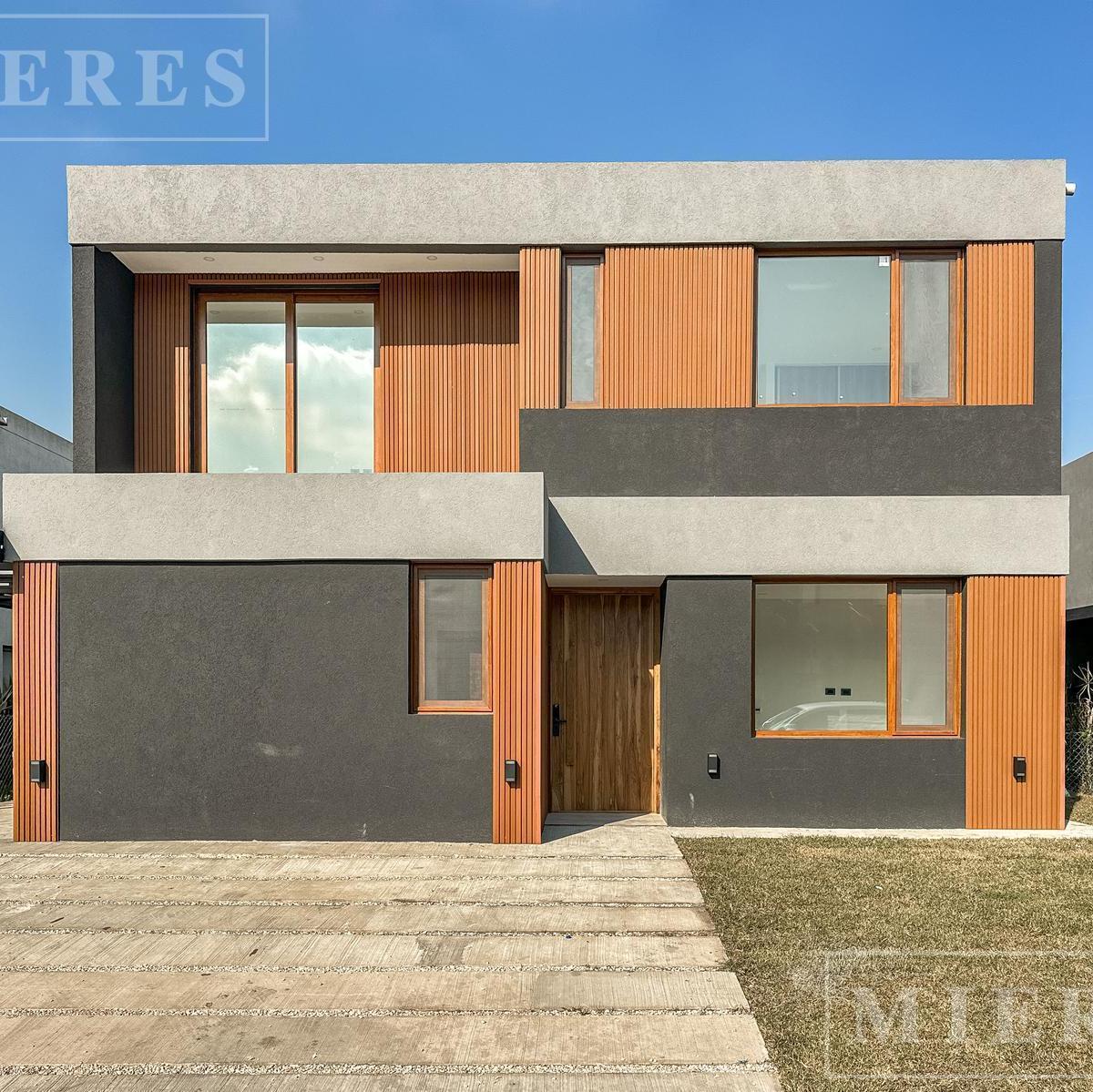 Casa en Venta a Estrenar al RIO en en Barrio El Canal, Villanueva.