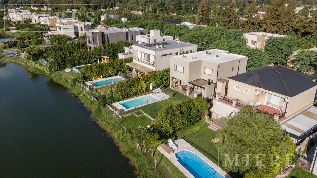 Casa en Venta a La Laguna en Barrancas de Santa Maria