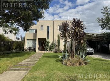 Casa · 190m² · 5 Ambientes · 3 Cocheras · Casa en Venta en Santa Teresa, Villaueva