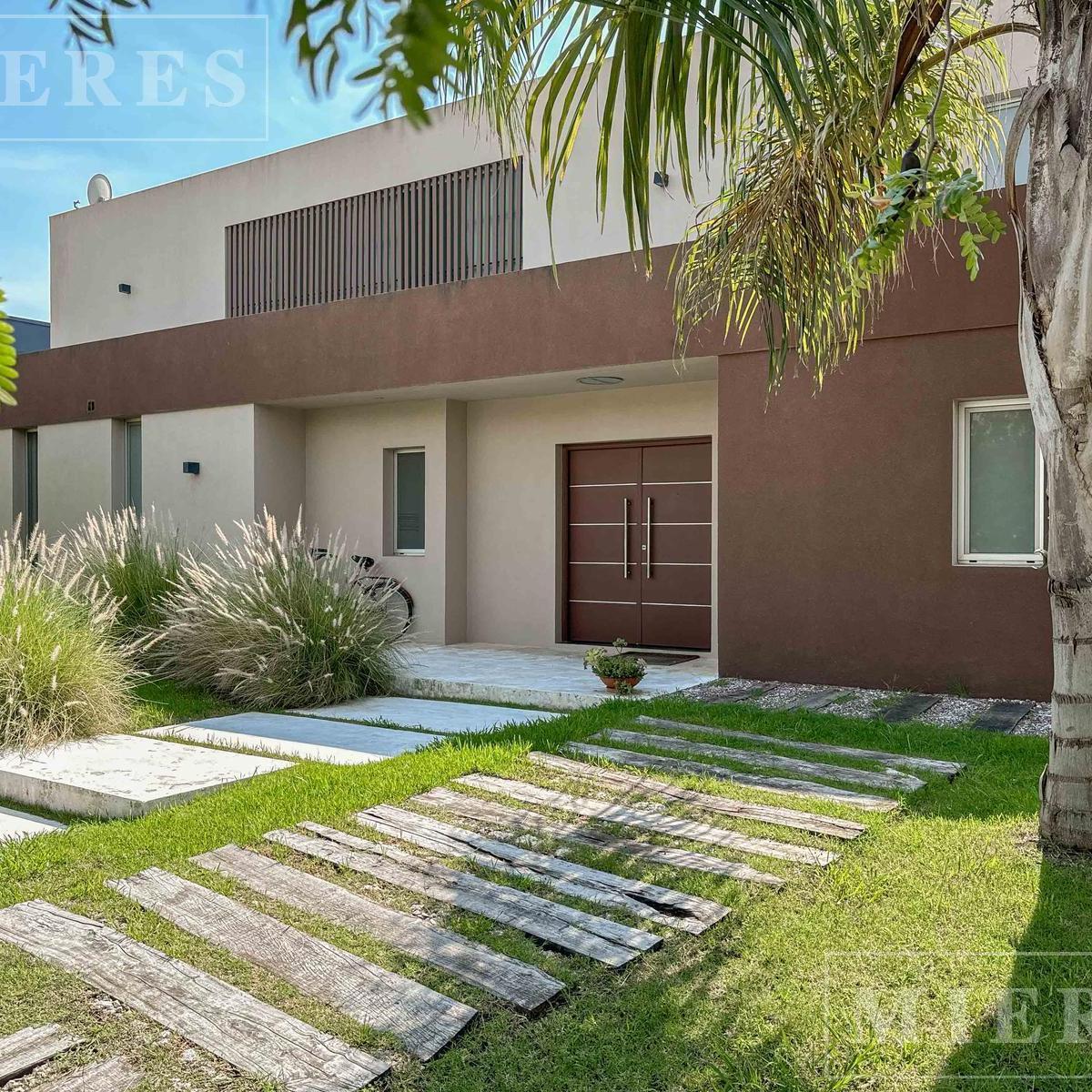 Casa en Venta a La Laguna Chica en el Encuentro, Bancalari.
