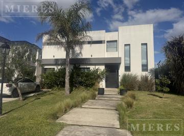 Casa · 199m² · 5 Ambientes · 2 Cocheras · Casa en Venta en El Barrio San Gabriel, Villanueva