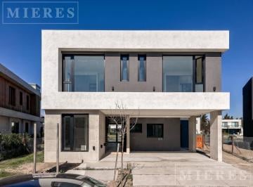 Casa · 279m² · 9 Ambientes · 6 Cocheras · Casa en Laguna Grande