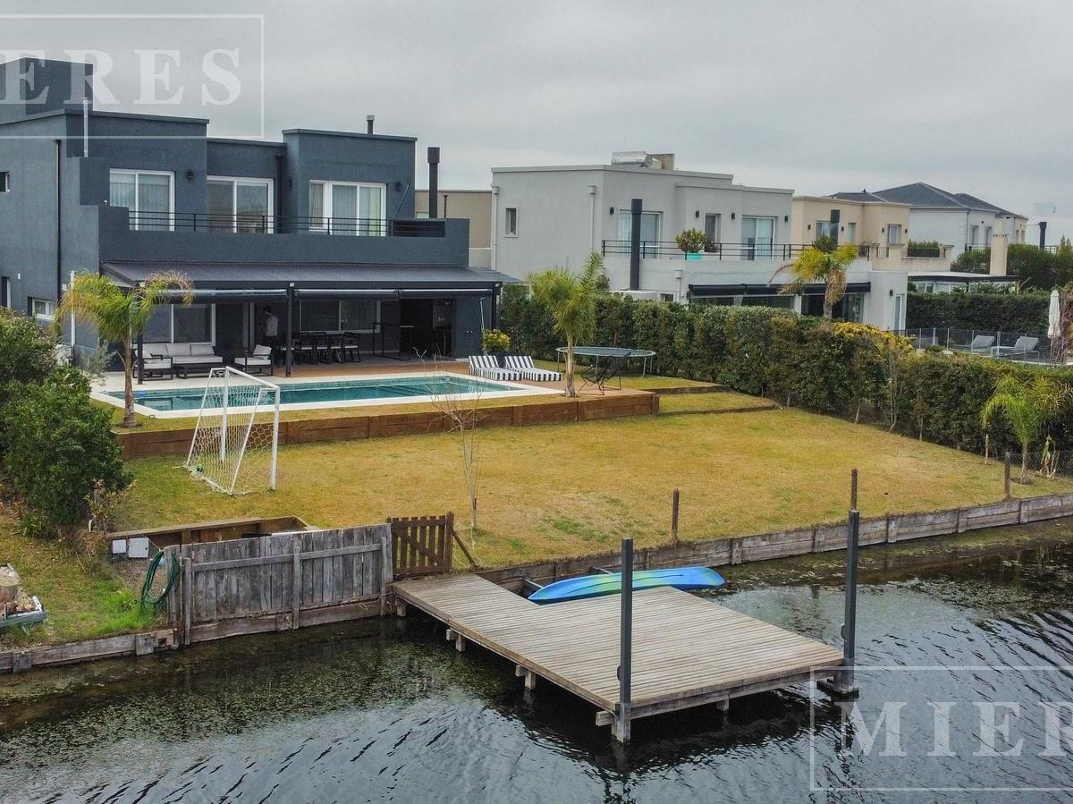 Casa en Venta a La Laguna en San Gabriel, Villanueva.