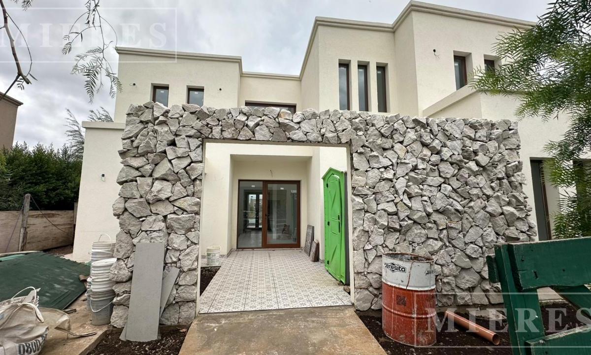Casa a Estrenar a la Laguna Venta en Barrio San Gabriel, Villanueva