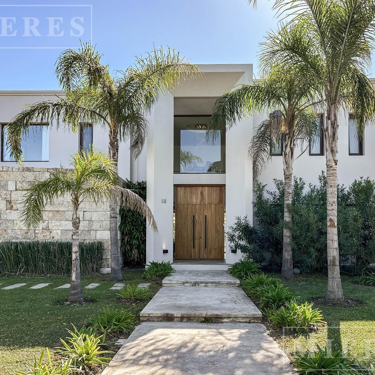 Espectacular Casa en Alquiler Anual, Barrio El Encuentro