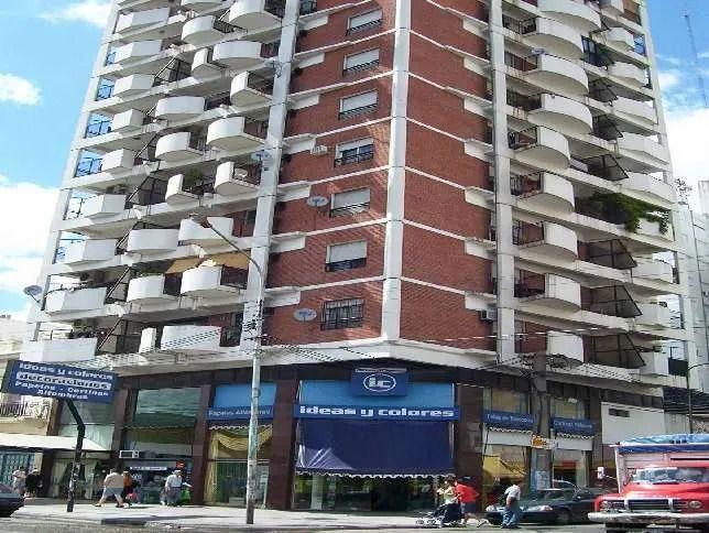 AVELLANEDA 30. Entre Rivadavia y Belgrano