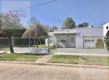 Casa · 70m² · 5 Ambientes · 1 Cochera · Casa en Venta en San Martin Al 200, Entre Pereda y Belgrano, Máximo Paz
