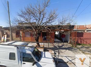 Casa · 238m² · 9 Ambientes · 1 Cochera · Casas en Venta - 6 Dorm. 3 Baños - 300 m² - Ezpeleta