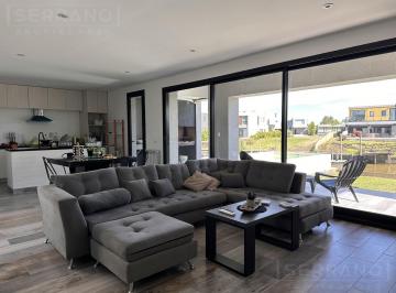 Casa · 250m² · 4 Ambientes · 4 Cocheras · Venta Casa de 4 Ambientes con Pileta y Salida Al Río Luján, Nautico Canal, Villanueva