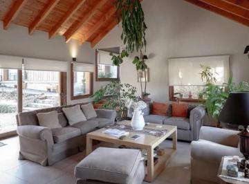 Casa · 251m² · 3 Dormitorios · Casa en Venta en Peñon del Lolog
