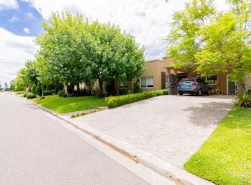 Casa en Venta de 4 ambientes La Reserva Cardales · Venta Casa 4 Ambientes Pileta, Cochera Semicubierta y Galería con Parrilla en La Reserva Cardales