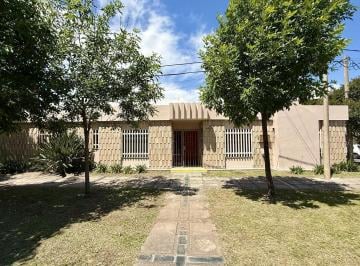 Casa · 194m² · 9 Ambientes · 1 Cochera · Excelente Esquina en Zona Norte 3 Habitaciones Esritorio