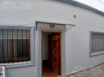 PH · 57m² · 3 Ambientes · Alquiler PH 3 Ambientes con Patio Techado, Parrilla y Lavadero en Castelar Norte, a 6 Cuadras de Est