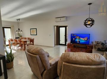 Casa · 189m² · 5 Ambientes · 2 Cocheras · Casa en Venta - Docta