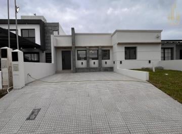 Casa · 183m² · 7 Ambientes · 2 Cocheras · Casa en Venta - Docta Etapa 3