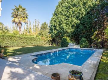 Casa · 1003m² · 6 Ambientes · 2 Cocheras · 440 m² Construidos | Lote 1.003 m² | 6 Ambientes | 2 Cocheras