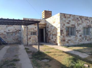 Casa de 4 ambientes, General Fernández Oro · Hermosa Casa 3 Dorm. - Patio y Pileta