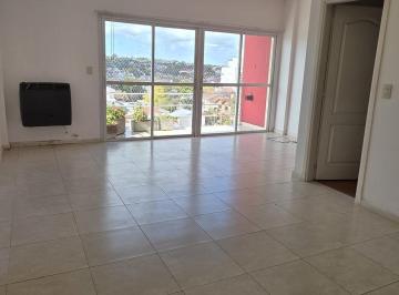 Departamento · 70m² · 2 Dormitorios · 1 Cochera · Hermoso Depto de 3 Amb Al Frente con Cochera Edificio Moderno.