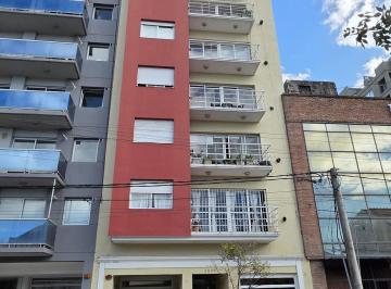 Departamento de 2 ambientes, Mar del Plata · Hermoso Depto de 3 Amb Al Frente con Cochera Edificio Moderno.