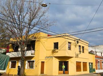 Casa · 194m² · 4 Dormitorios · 1 Cochera · Casa en Zona Centro