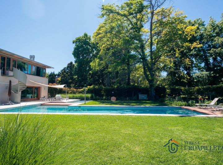 Casa · 437m² · 3 Dormitorios · 2 Cocheras
