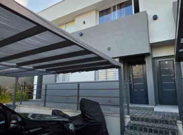 Departamento de 4 ambientes, Ciudad de Mendoza · Dúplex en Venta B° Sanidad - 2 Hab. - Patio - Portón Automático - Apta Crédito - Capital