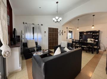 Casa · 150m² · 6 Ambientes · 2 Cocheras · Casa - La Estanzuela