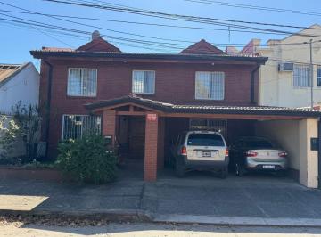 Casa de 4 ambientes, San Miguel de Tucumán · Hermosa Casa en Venta Pje. Benito Lynch, 5 Dorm. Ycaire Acondicionado Central Zona Cocina.