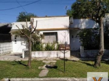 Casa · 150m² · 3 Ambientes · 2 Cocheras · Casa en Venta - 2 Dorm. 1 Baño - 286 m² - San Vicente
