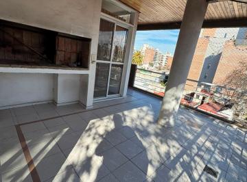 Departamento de 6 ambientes, Rosario · Venta de Semipiso con un Amplio Balcón en L