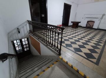 PH · 338m² · 11 Ambientes · PH Antiguo en Primer Piso con Entrada Independiente y Mucho Espacio