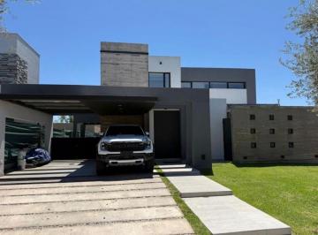 Casa de 3 ambientes, Maipú · Hermosa Casa
